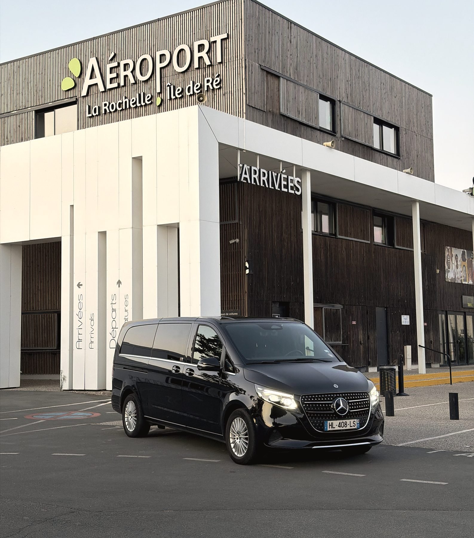 La Rochelle Île de Ré airport