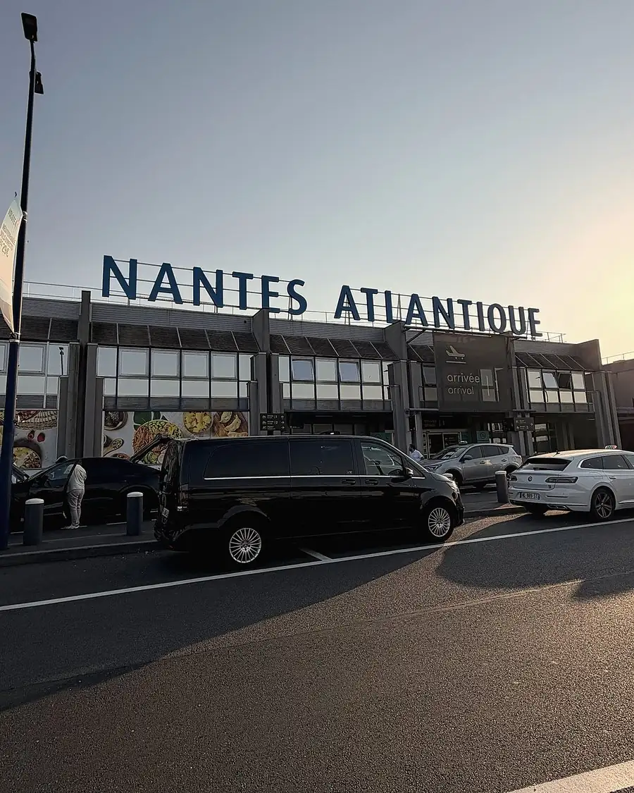 Van MyCourse à l'aéroport Nantes Atlantique