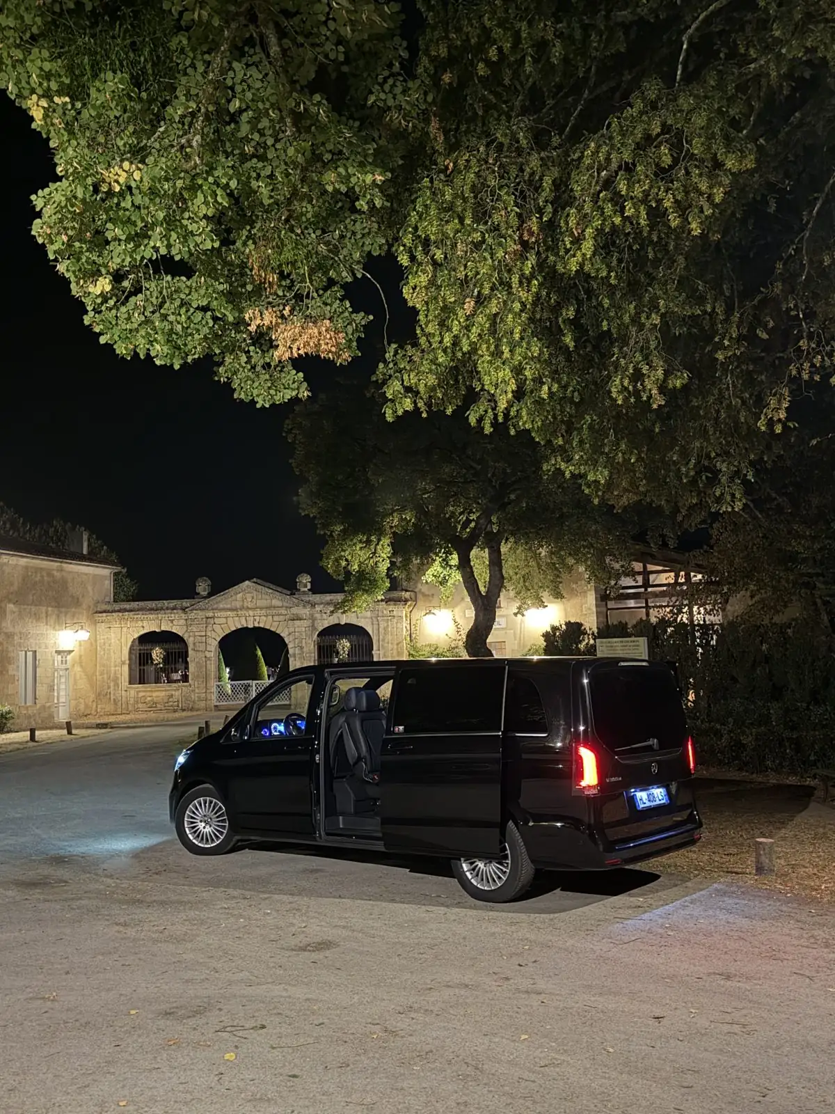Van MyCourse de nuit en ville