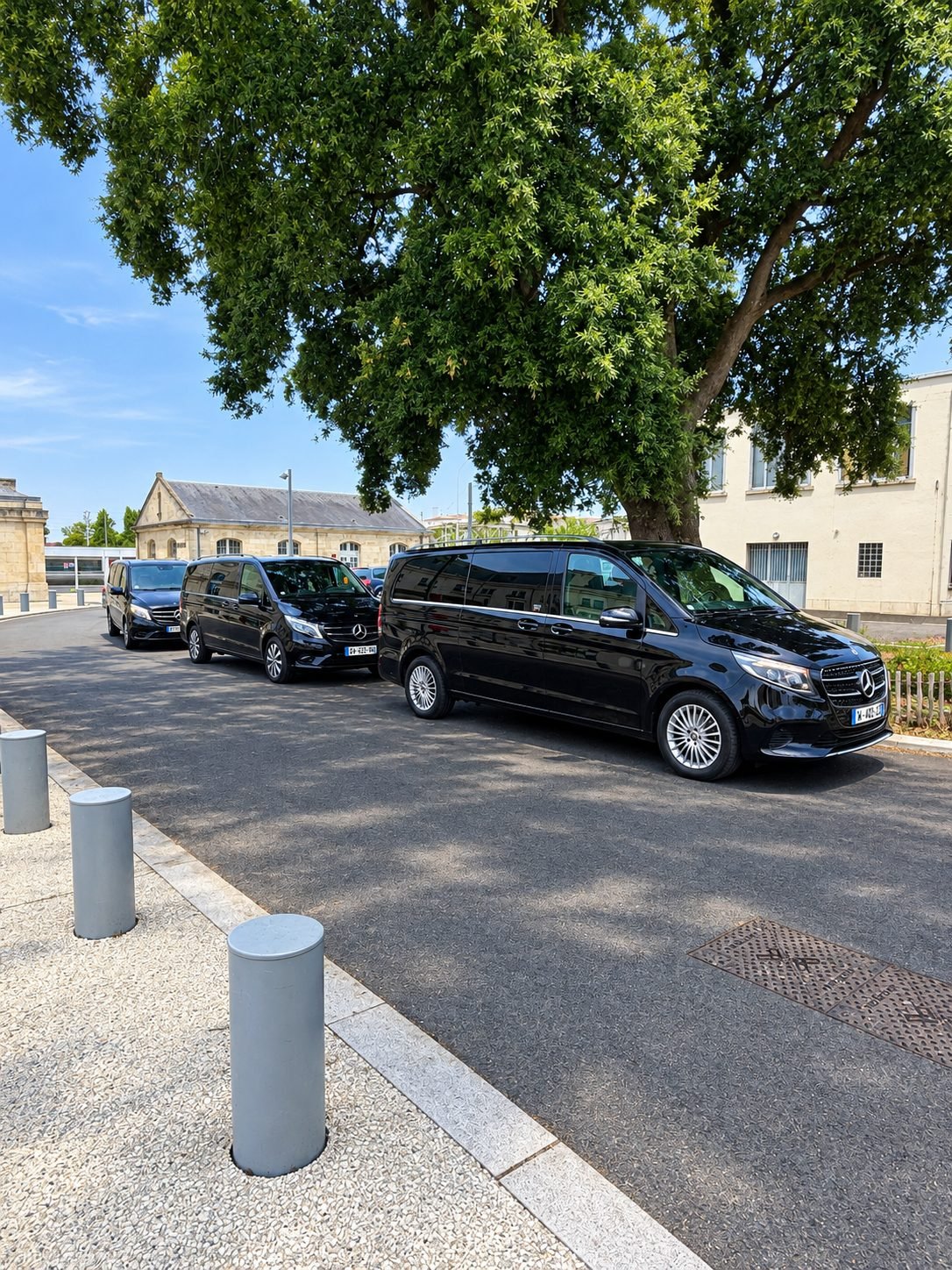 Vans MyCourse Business devant la gare de La Rochelle